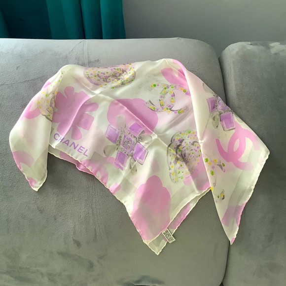 LOVELY AUTHENTIC CHANEL SCARF 💖💖 - Picture 4 of 8